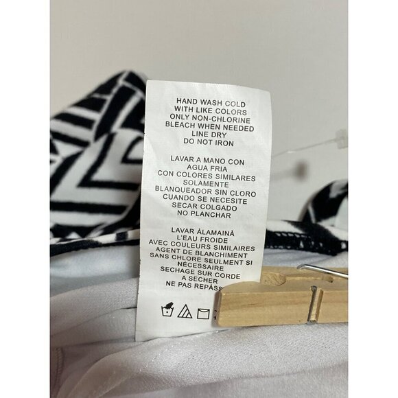 Island Waves Estilo Black & White Swim Suit Top with Halter Strap Women’s 8 NWOT - Picture 6 of 9